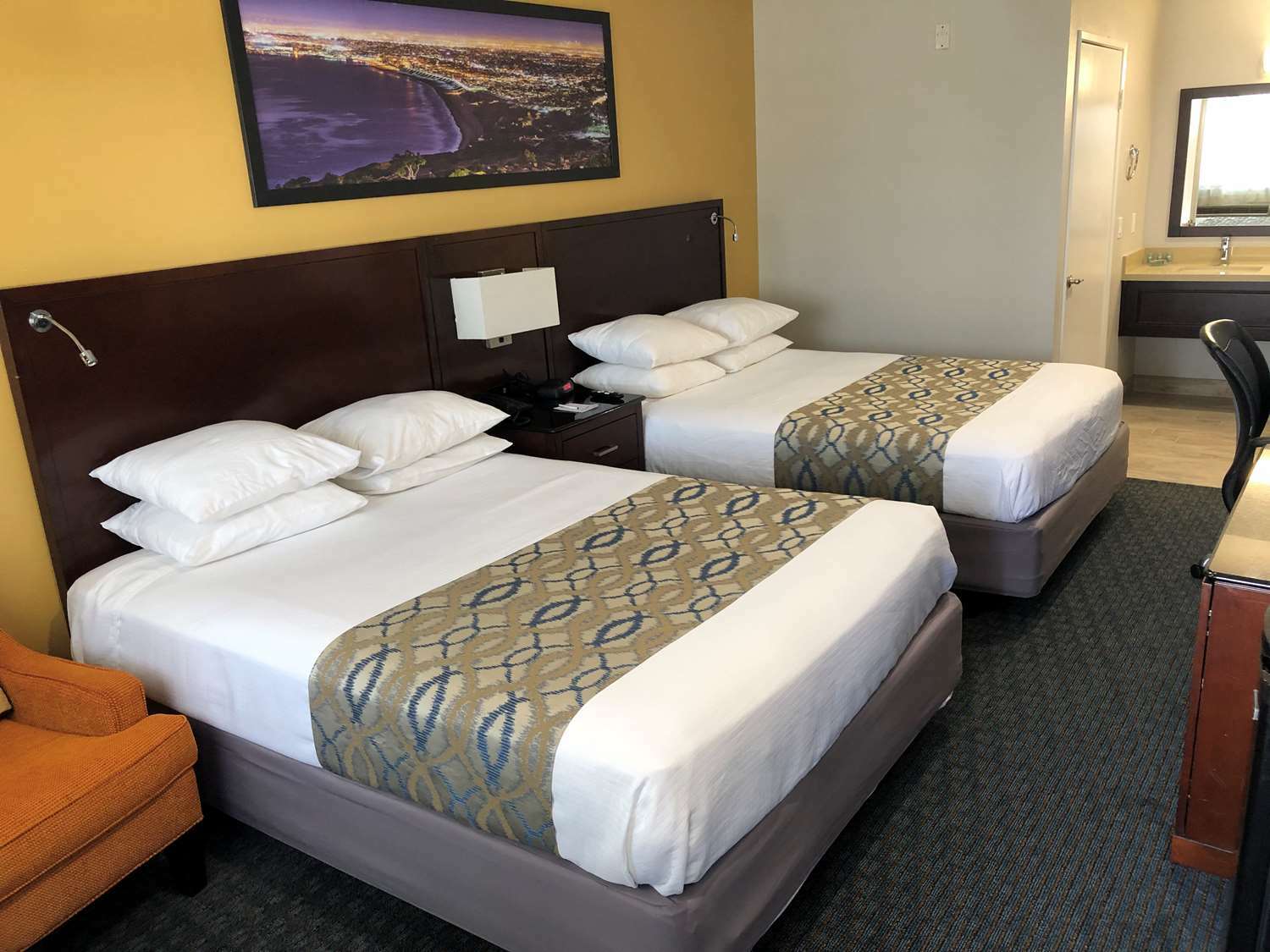 Surestay Plus Hotel By Best Western Chula Vista West Room photo