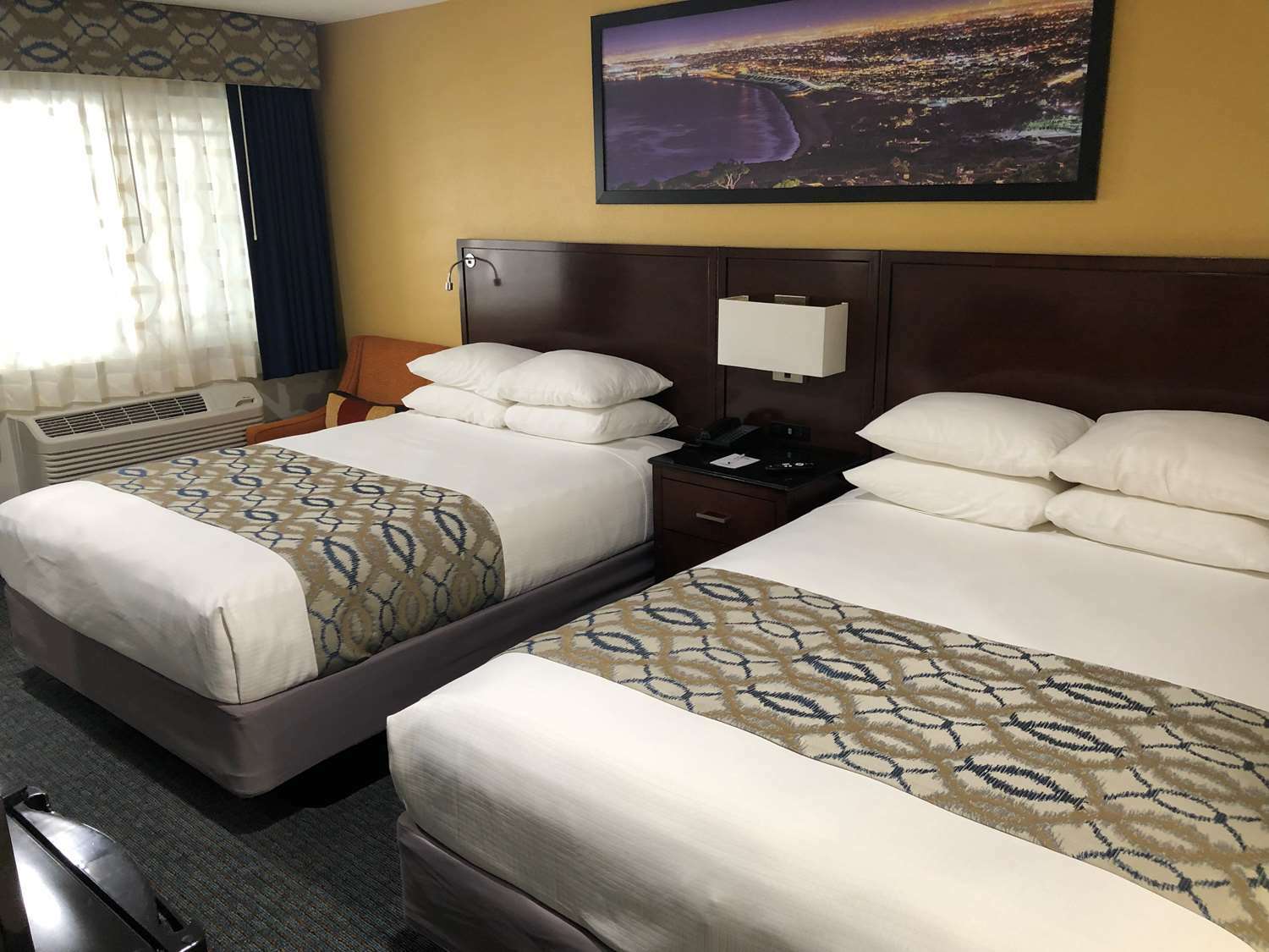 Surestay Plus Hotel By Best Western Chula Vista West Room photo