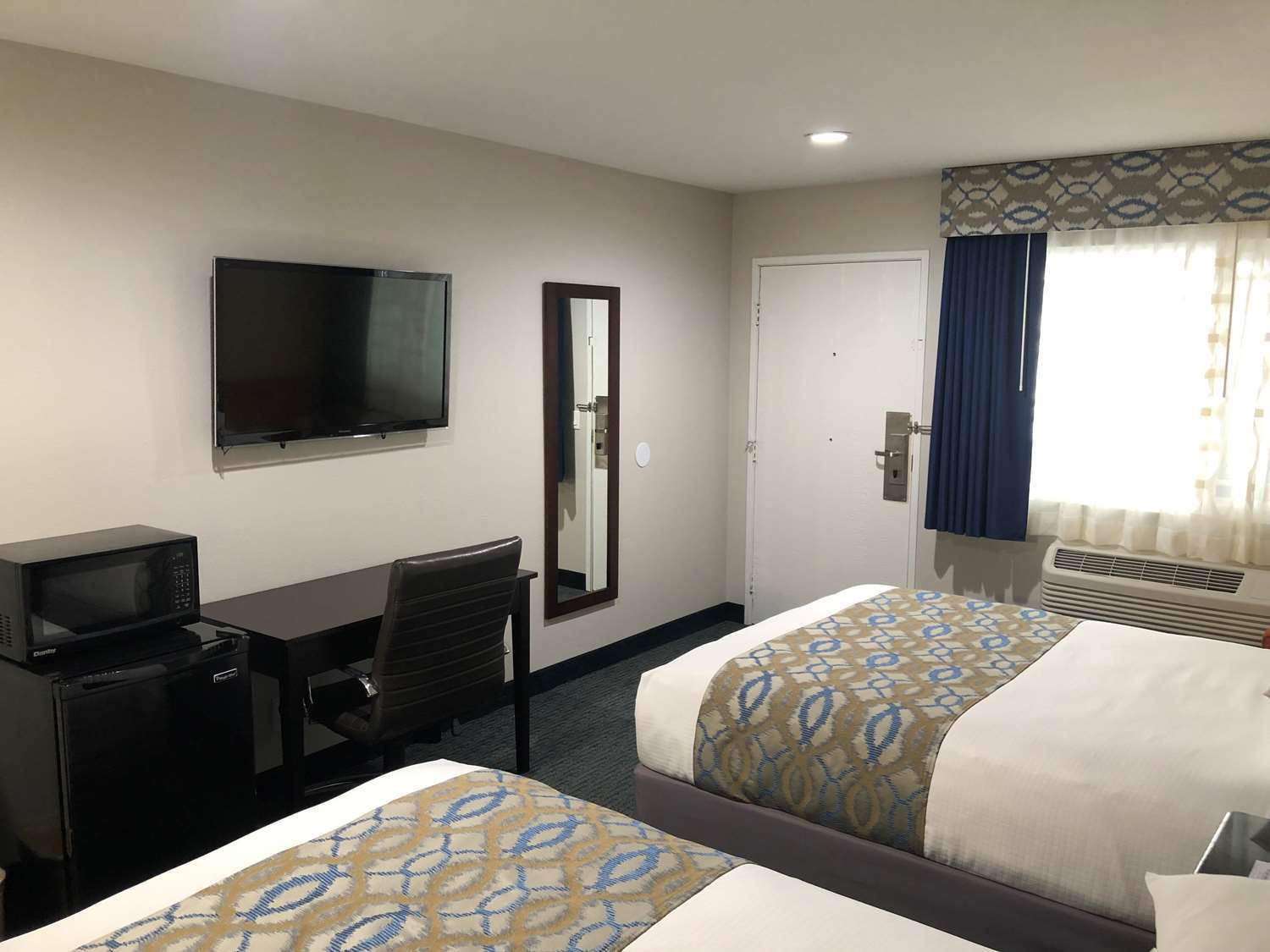 Surestay Plus Hotel By Best Western Chula Vista West Room photo